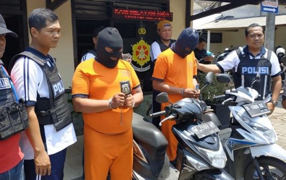 Curi Lencana Polisi, Dua Debt Collector Rampas Motor
