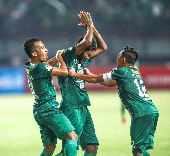 Dapat Kartu Merah, Fandry Dipastikan Absen di Super Derby Jawa Timur