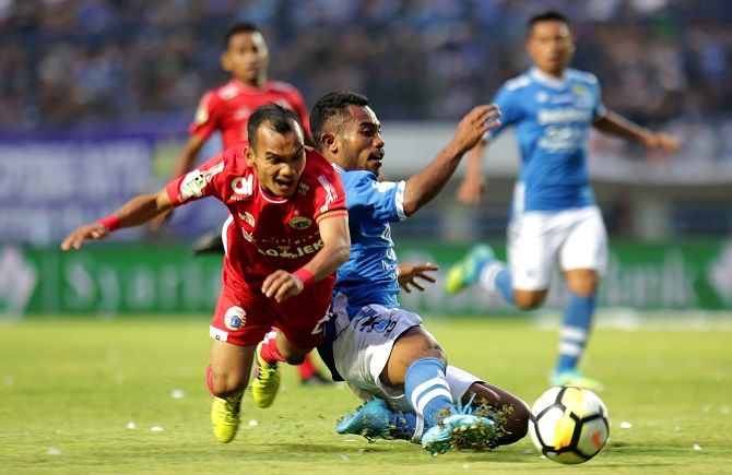 Duel Panas Persib vs Persija Berakhir Tragis Bagi Seorang Suporternya