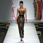 Intip Busana Nyentrik Hadid Bersaudara di Milan Fashion Week