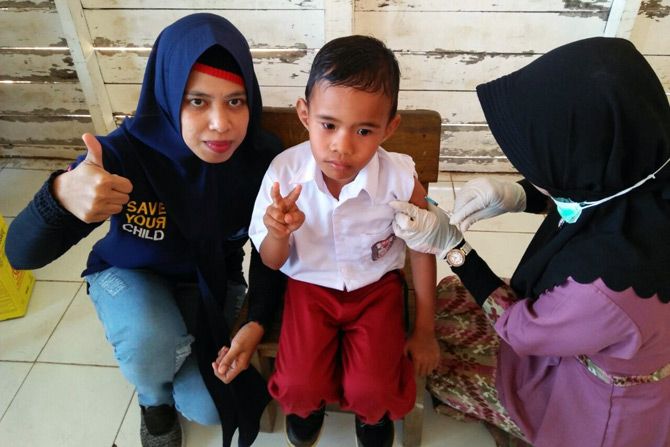 Kisah Petugas Imunisasi MR Yakinkan Orang Tua Memvaksin Anaknya