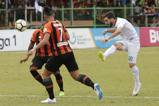 Persebaya Surabaya, Liga 1 2018, Angel Alfredo Vera, Perseru Serui