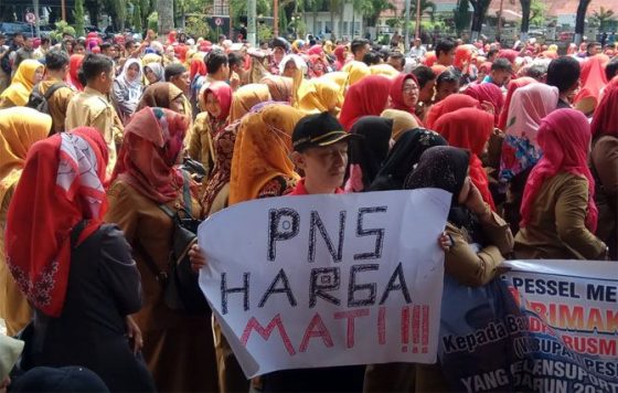 Ribuan Guru Honorer di Sumbar Meminta CPNS Dibatalkan, Ini Alasannya
