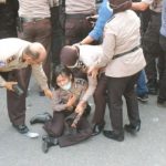 Selain Tiga Mahasiswa, Enam Polwan Ikut Terluka