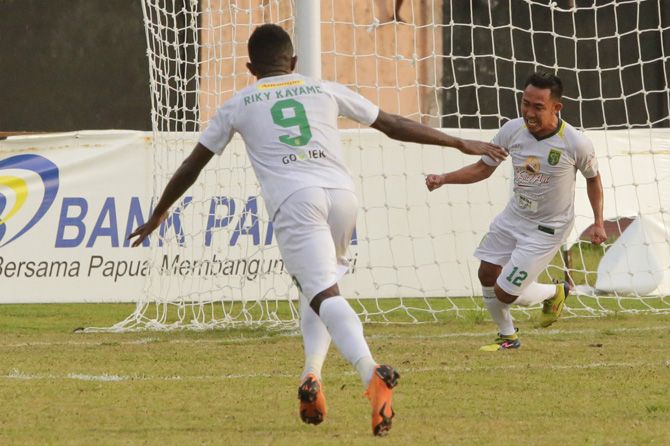 Semangat Penggawa Persebaya Layak Diacungi Jempol