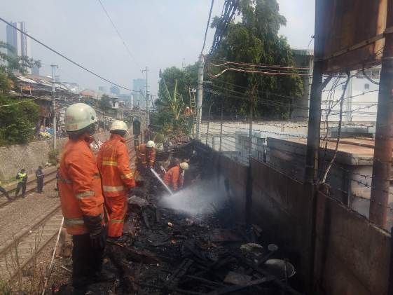 Sempat Terganggu Akibat Ledakan Travo, Perjalanan KRL Mulai Normal