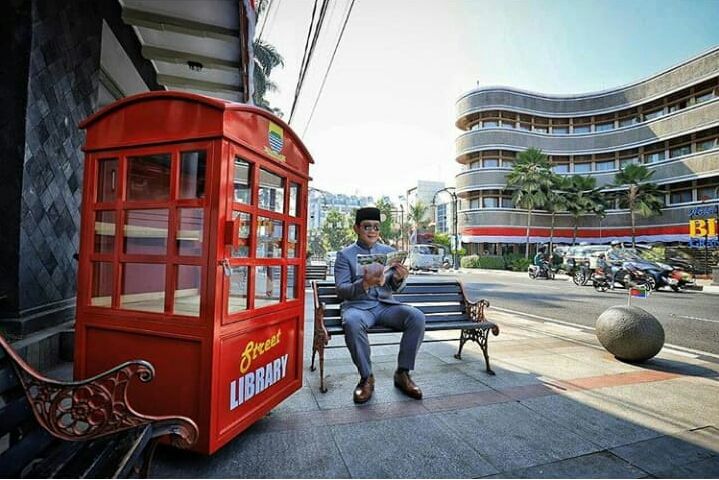 Trotoar Bandung Kini Dipercantik Dengan Street Library