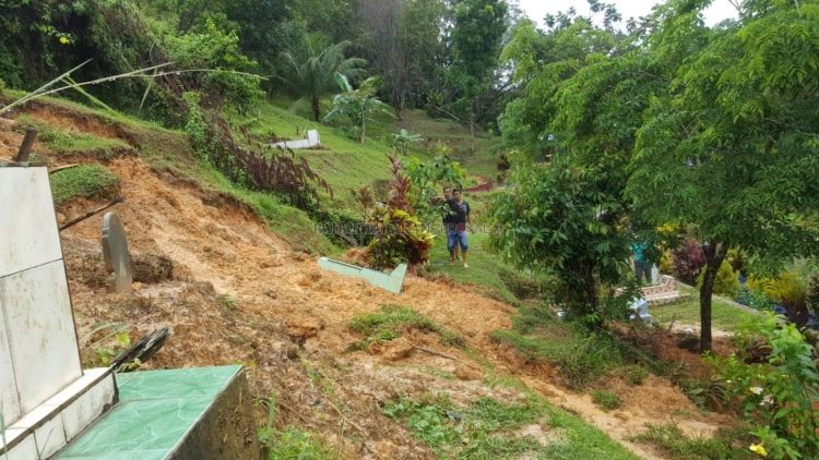 Bukan Mistis, Puluhan Makam di Sebengkok Bergeser
