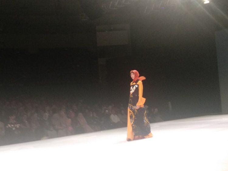 Busana Batik Kalimantan Tonjolkan Motif Burung Enggang di IFW 2019