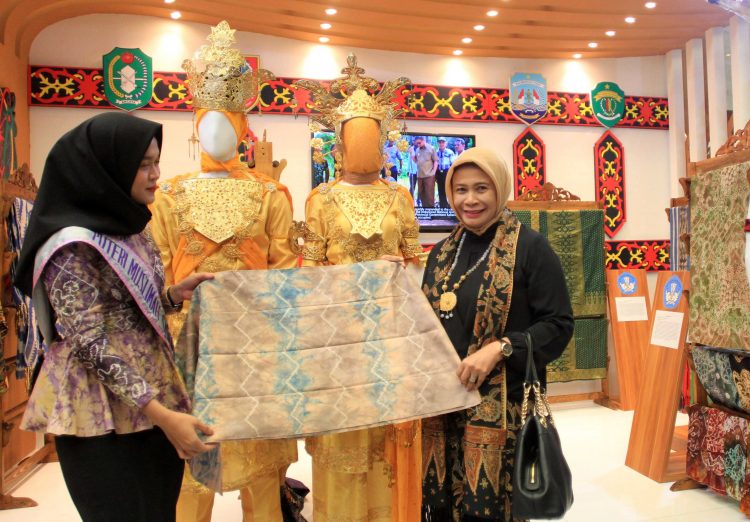 Cantiknya Kain Sasirangan Kalimantan, Cocok Dipakai Daily Wear