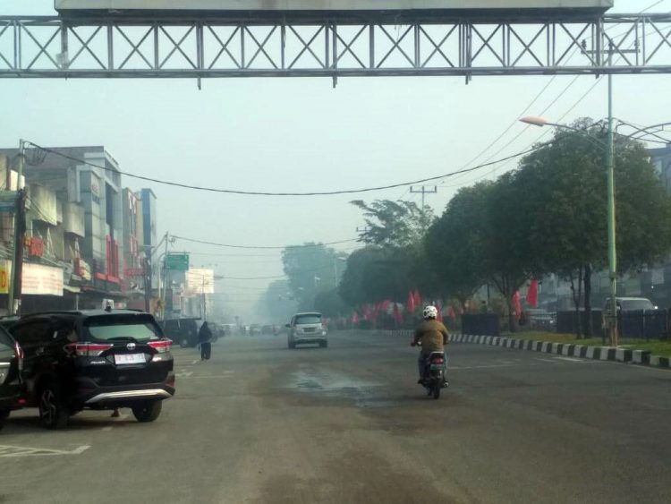 Diselimuti Kabut, Jarak Pandang Kota Dumai Hanya 3 Kilometer