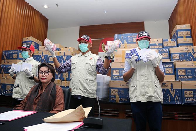 Duit Tunai Rp 8 Miliar untuk ”Serangan Fajar”