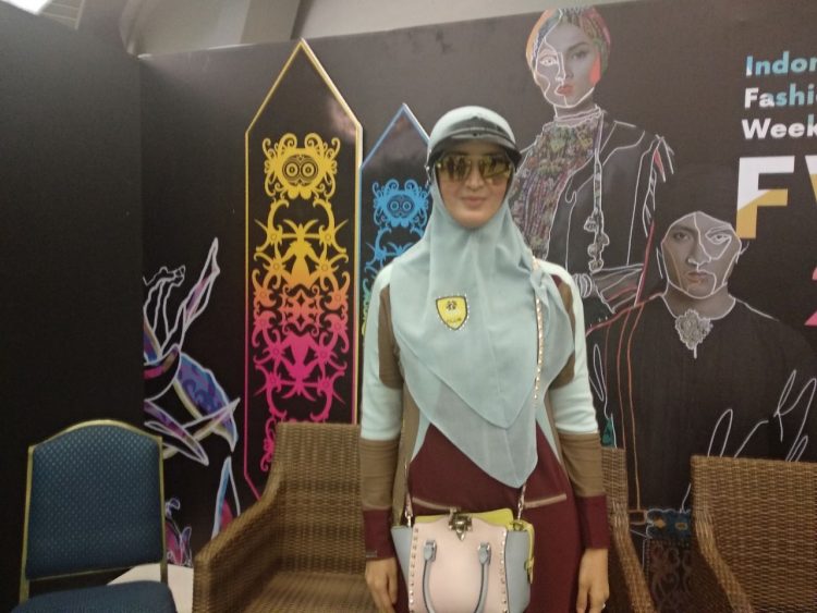 Intip Busana Modest Sporty dengan Paduan Warna dan Bahan Mewah