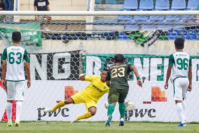 Jago Tepis Penalti, Abdul Rohim Bikin Persebaya Merasa Tenang