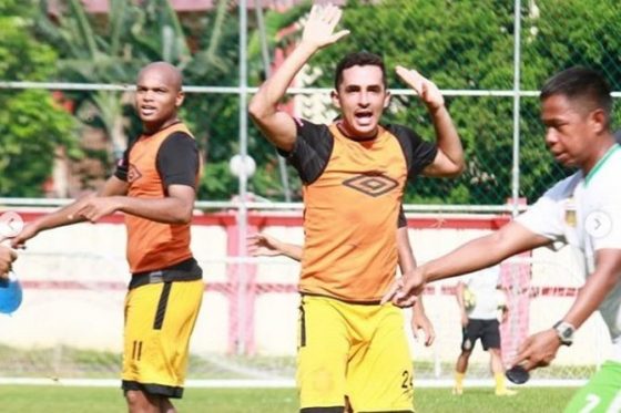 Mantan Pelatih Persebaya Ingin Esquerdinha Segera Dikontrak