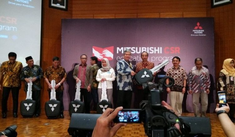 Mitsubishi Donasikan 9 Mobil Untuk SMK dan Balai Latihan Kerja