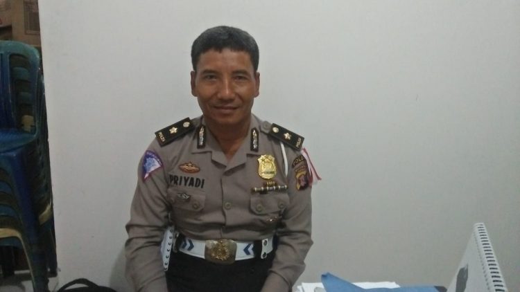 Peringatan! Kendarai Motor Sambil Merokok Bakal Didenda Rp 750 Ribu