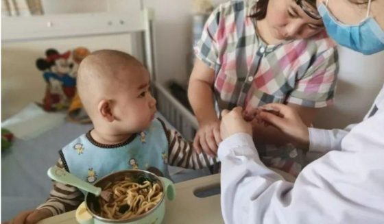 Petani Jujur Akhirnya Bisa Biayai Operasi Putranya dengan Jualan Lobak