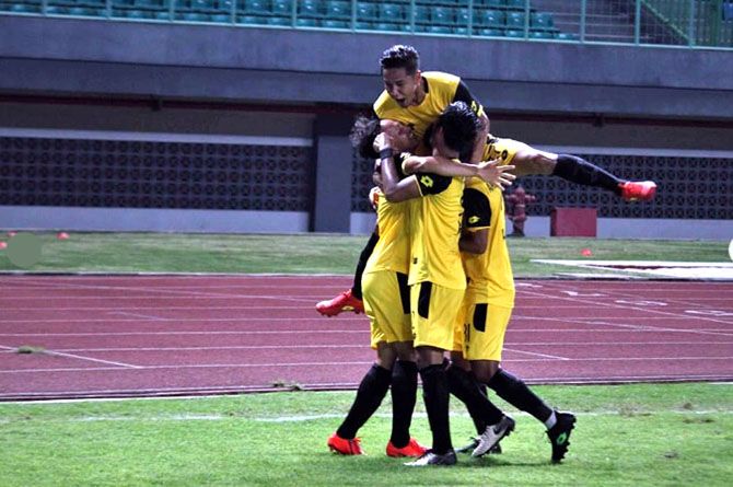 Prediksi Bhayangkara vs Arema: Tak Gentar Jual Beli