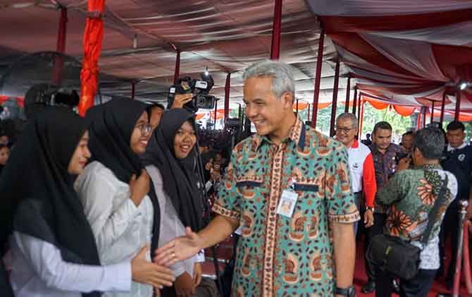 Serahkan SK 1.841 CPNS, Ganjar: Putranya Sekda Nggak Diterima