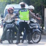 Setelah Pemilu, Larangan Merokok Saat Berkendara Akan Dimulai