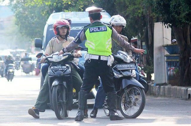 Setelah Pemilu, Larangan Merokok Saat Berkendara Akan Dimulai