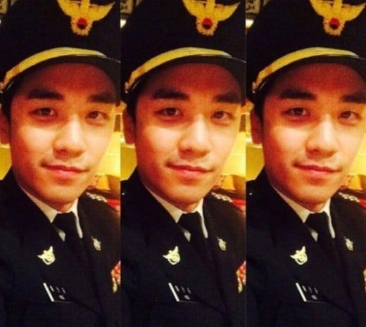 Seungri Buktikan Seragam Polisi di Fotonya dari Rental Kostum