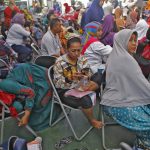 ORANG TUA MURID ANTRE SEKOLAH