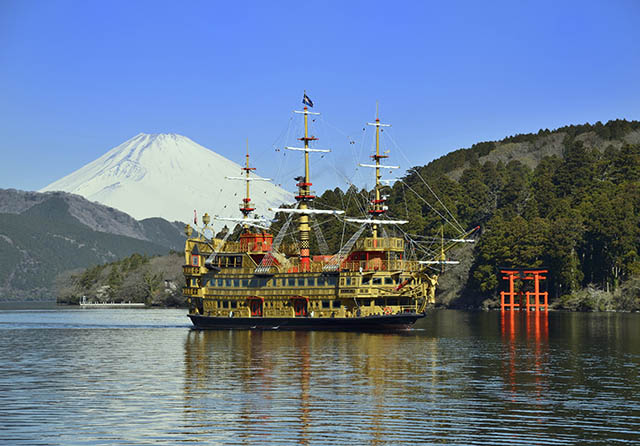 Nikmati Sensasi Kapal Queen Ashinoko dan Nyamannya Hotel Hakone Yutowa