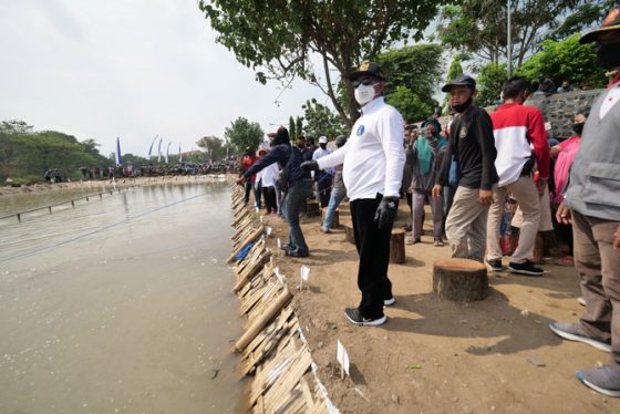 Peringati HUT RI, Pemkot Madiun Bagi 10 Ribu Masker dan 500 Nasi Kotak