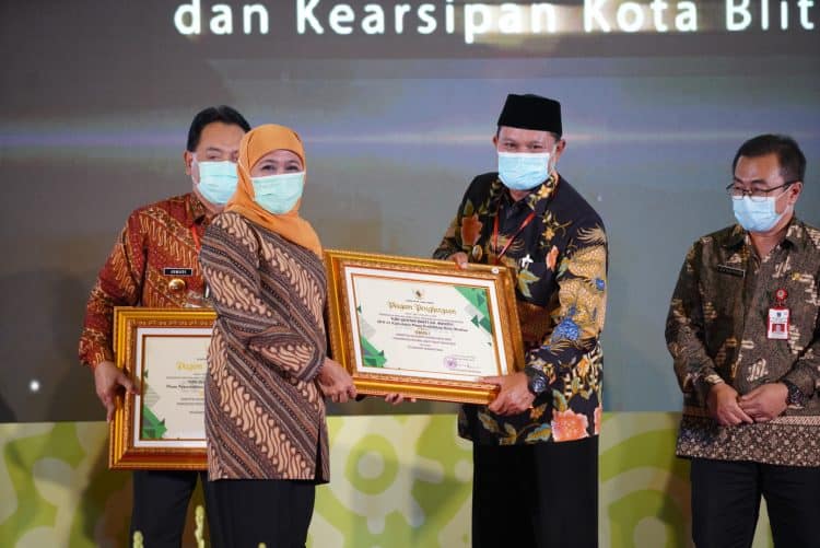 Pemkot Madiun Raih Penghargaan Kovablik dan KBK dari Gubernur Khofifah