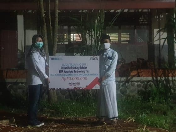 Semen Indonesia Bantu Rehab Sekolah di Probolinggo Sebesar Rp 50 Juta