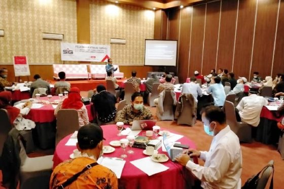 SIG Latih Para Peternak Dan Manfaatkan Limbah Kotoran Hewan di Rembang