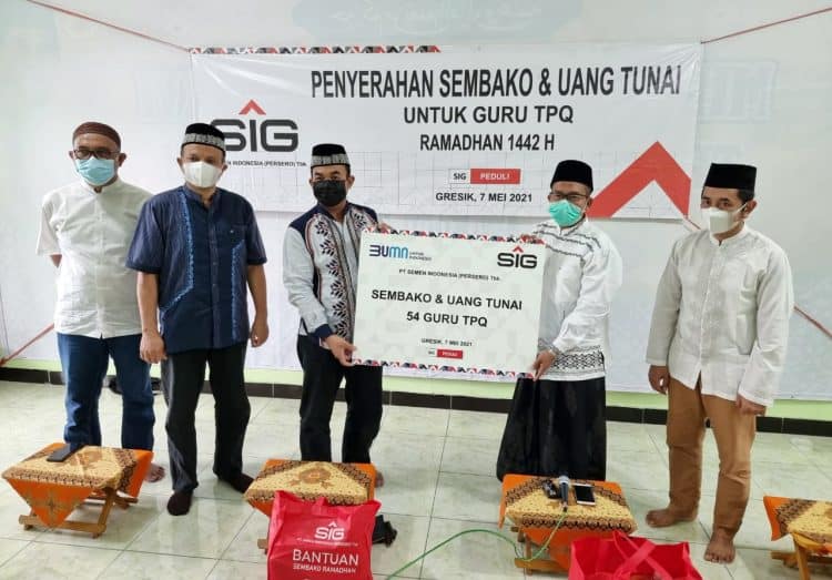 SIG Bagikan Sembako dan Tunjangan Idul Fitri ke Guru Ngaji TPQ