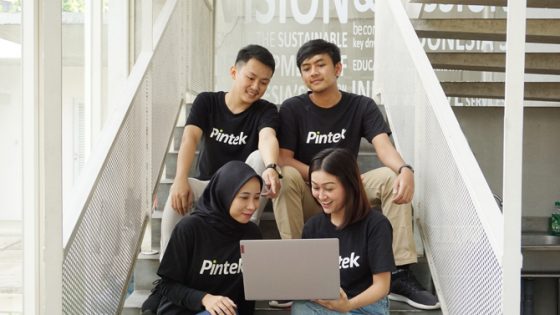Masyarakat Wajib Tahu! Ini Bedanya Fintech Ilegal & Legal Menurut OJK