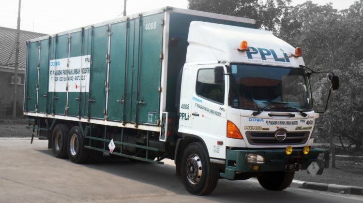 Begini Cara Aman PPLI Mengangkut Limbah B3