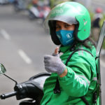 Bunda Dea, Srikandi Asal Surabaya Banting Setir Jadi Sopir Ojol