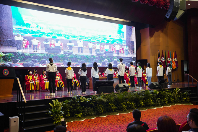 Lantik Lebih dari 4.000 mahasiswa Baru, UPH Siap Cetak Lulusan Terbaik