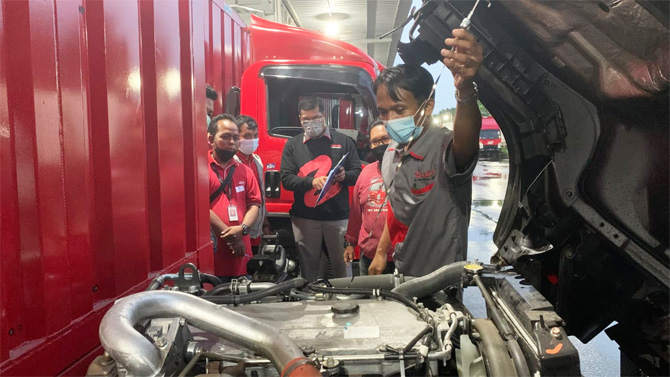 Isuzu Beri Edukasi Transporter J&T Express Terapkan Economic Driving