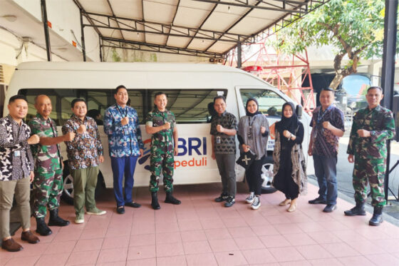 BRI Cabang Kaliasin Bantu 1 Unit Ambulance Untuk Kogartab III/Surabaya