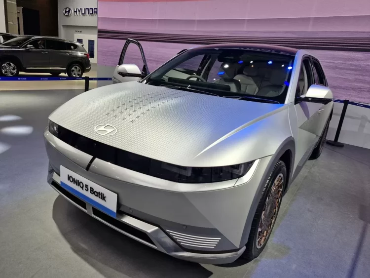 Hyundai Hadirkan 3 Mobil Listrik di IIMS 2024, IONIQ 5 Batik, All New